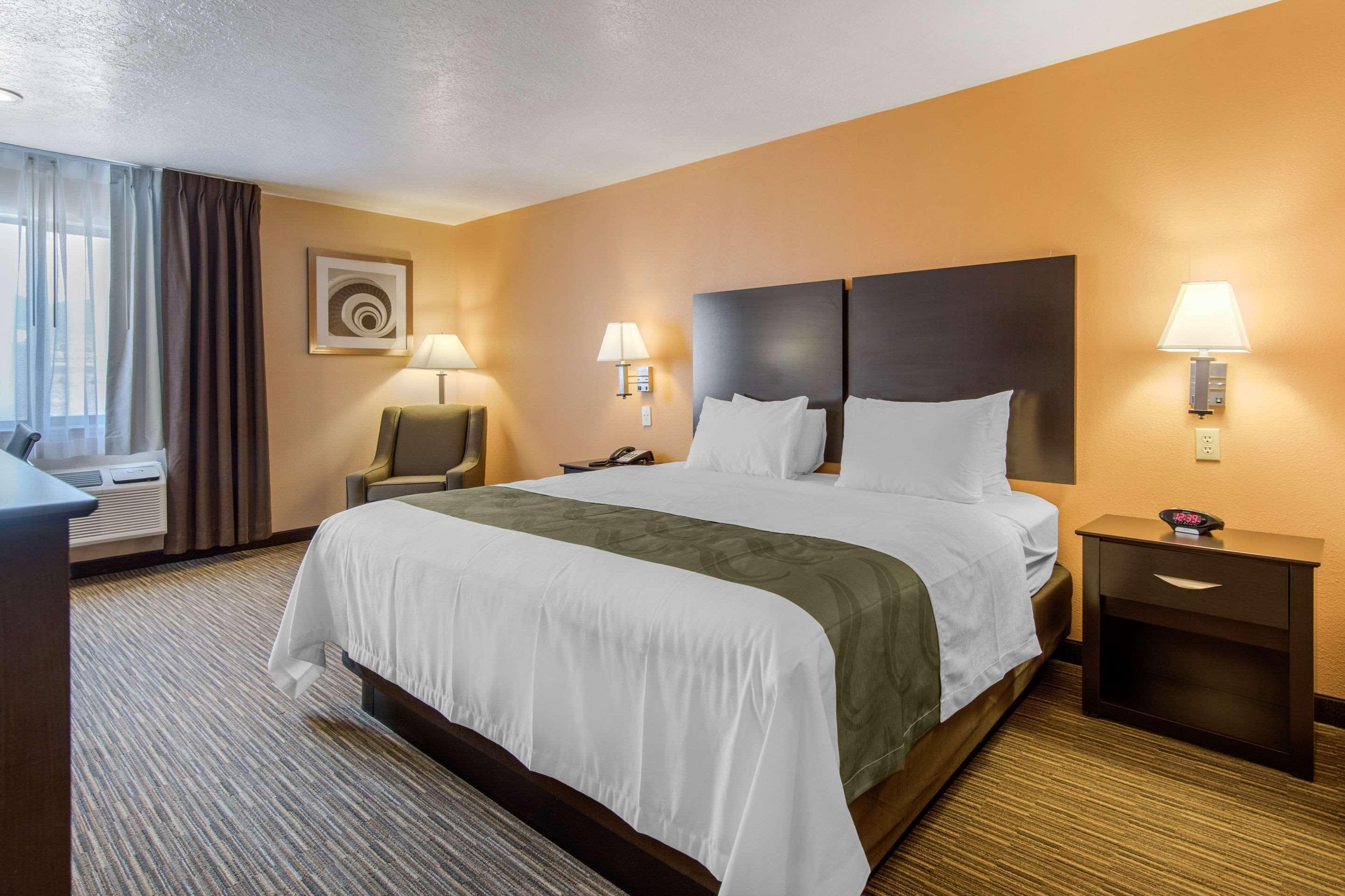 Quality Inn & Suites Albuquerque North Near Balloon Fiesta Park Dış mekan fotoğraf